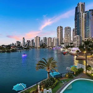 amazing-water-views-surfers-paradise.queenslandhotels.net/