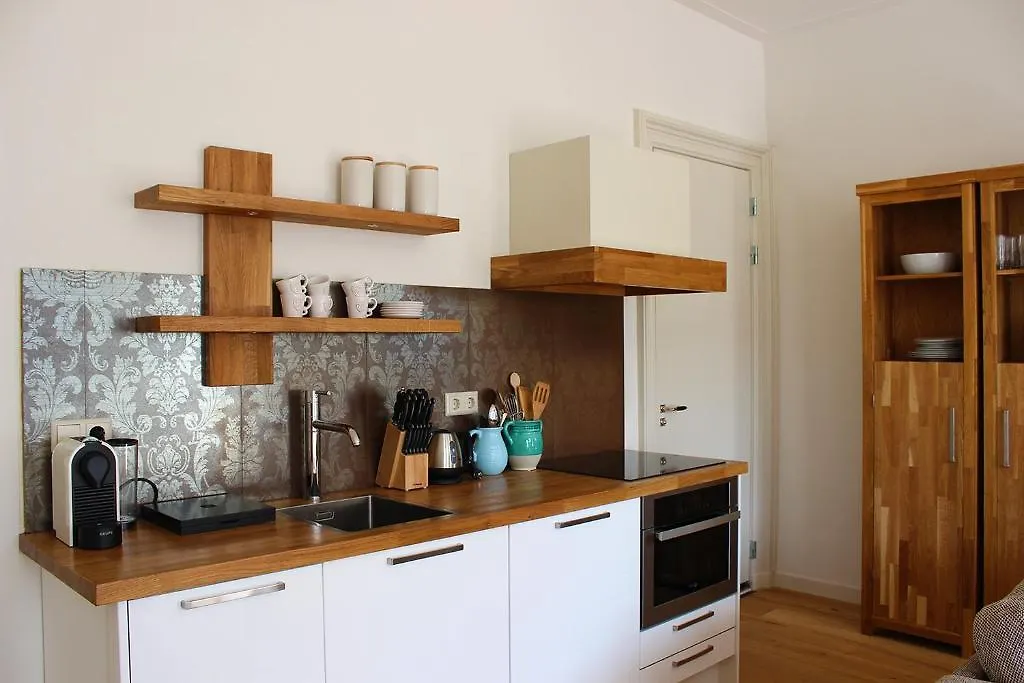 Amsterdam Jewel Canal Apartments בית אירוח
